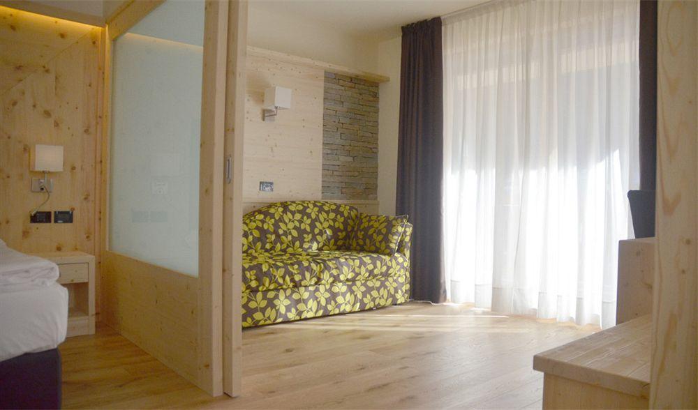 Alpholiday Dolomiti Wellness & Family Hotel Dimaro Exterior photo