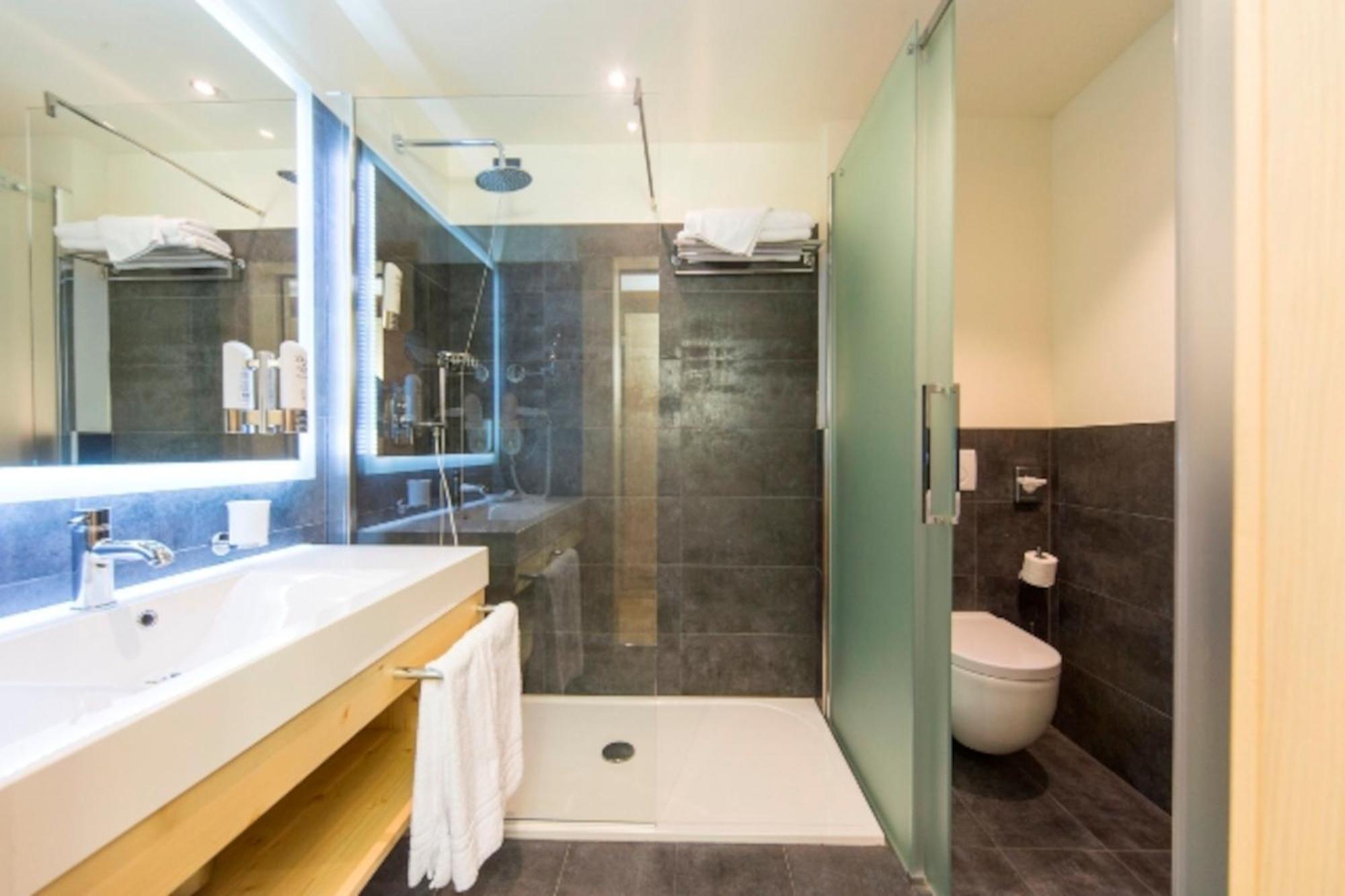 Alpholiday Dolomiti Wellness & Family Hotel Dimaro Room photo