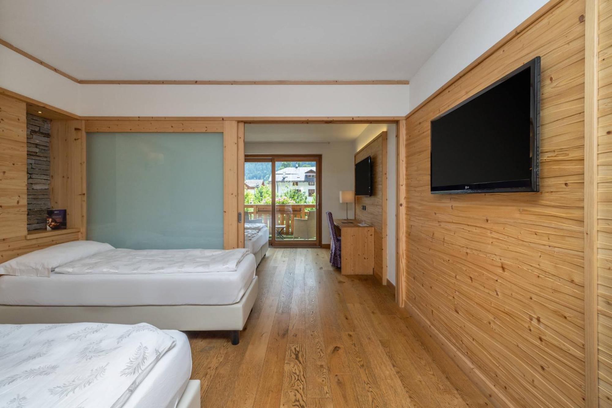 Alpholiday Dolomiti Wellness & Family Hotel Dimaro Room photo