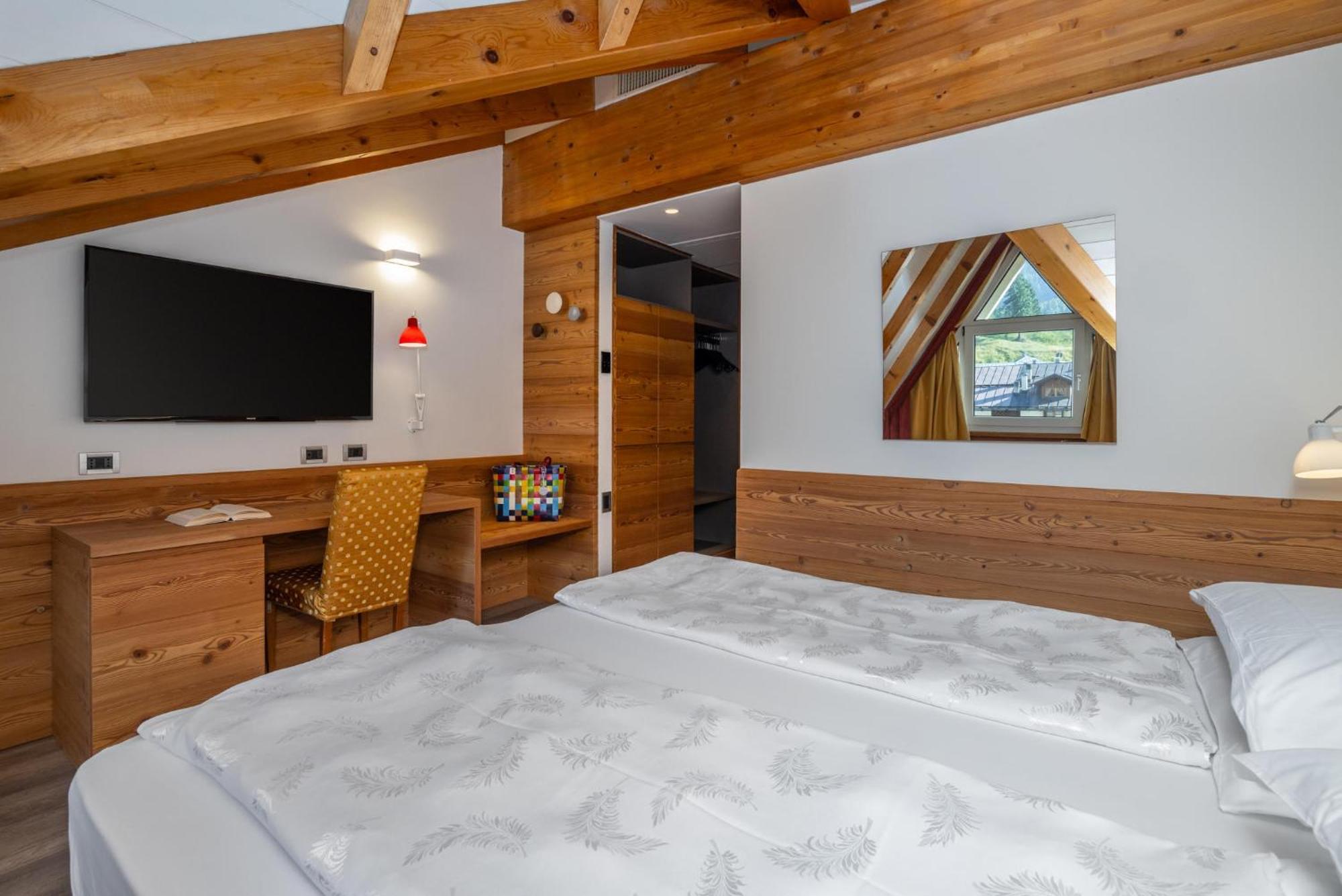 Alpholiday Dolomiti Wellness & Family Hotel Dimaro Room photo