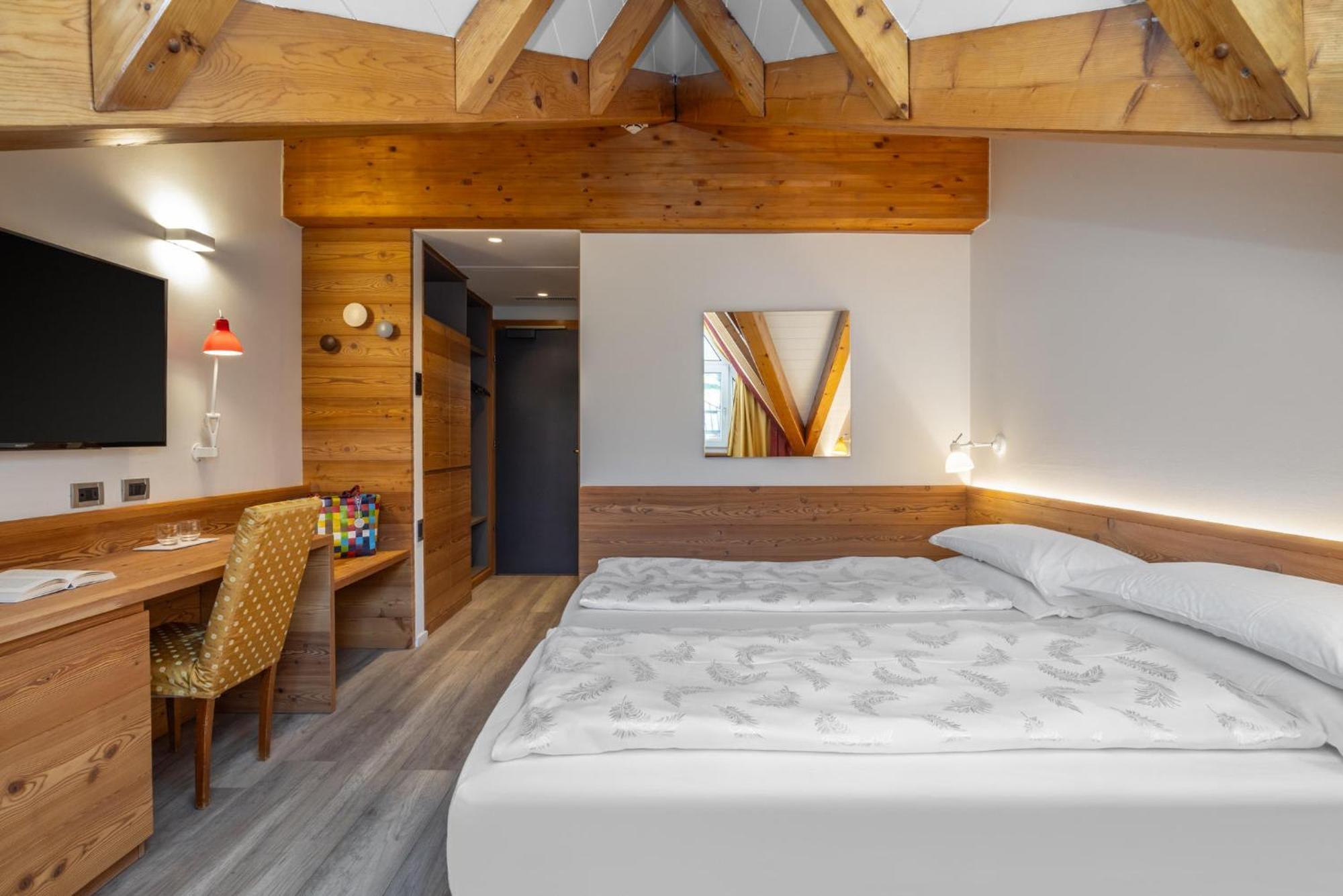 Alpholiday Dolomiti Wellness & Family Hotel Dimaro Room photo