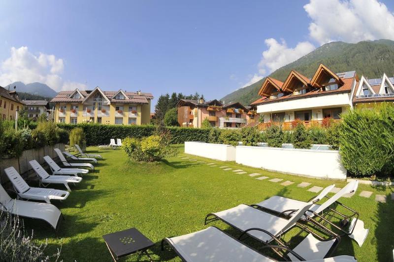 Alpholiday Dolomiti Wellness & Family Hotel Dimaro Exterior photo